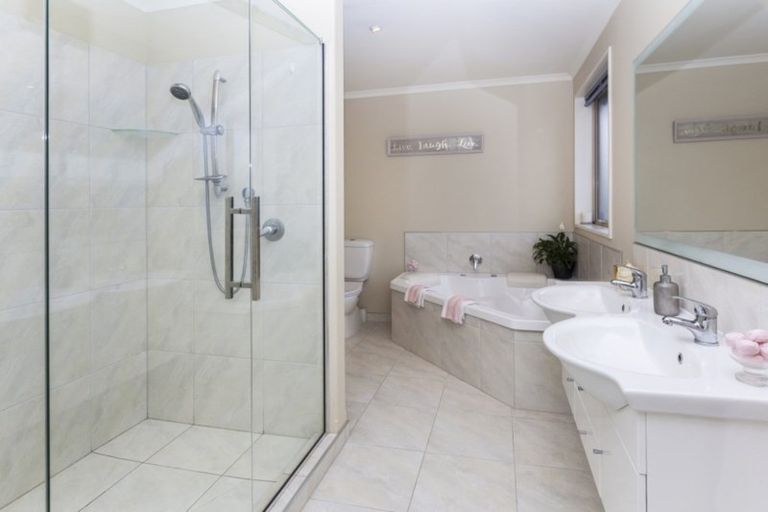 Photo of property in 54 Westpark Drive, Burnside, Christchurch, 8053