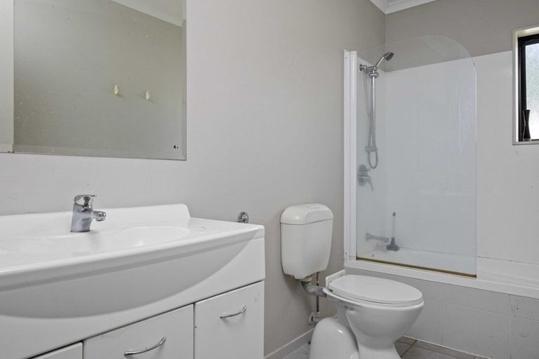 Photo of property in 70a Kayes Road, Pukekohe, 2120