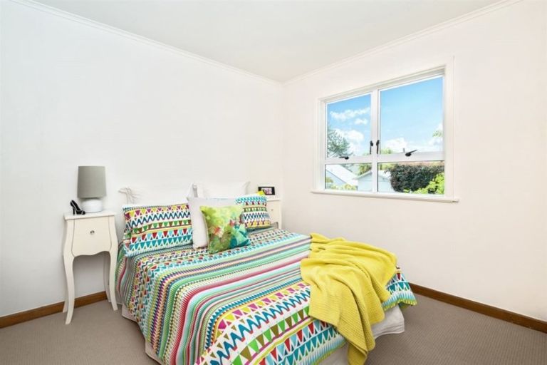 Photo of property in 9 Phillip Parade, Forrest Hill, Auckland, 0620