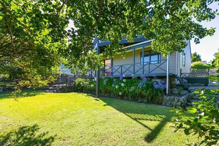 Photo of property in 3 Lindaver Grove, Merrilands, New Plymouth, 4312