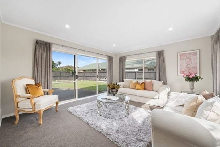 Photo of property in 2 Amadeus Place, Northpark, Auckland, 2013