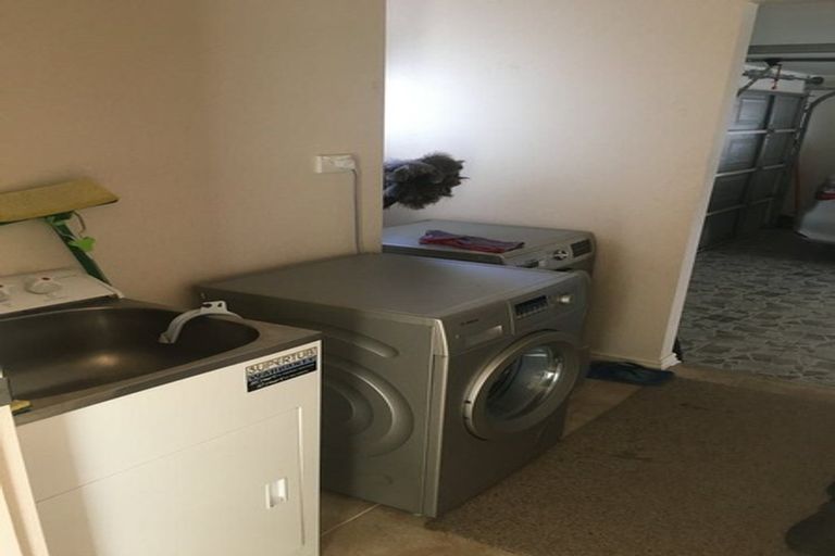 Photo of property in 22 Gilford Place, East Tamaki Heights, Auckland, 2016