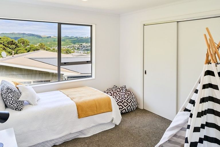Photo of property in 11 De Castro Place, Titahi Bay, Porirua, 5022