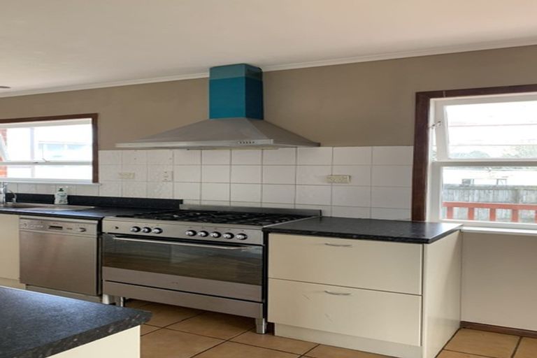 Photo of property in 7 Locket Road, Glenfield, Auckland, 0629