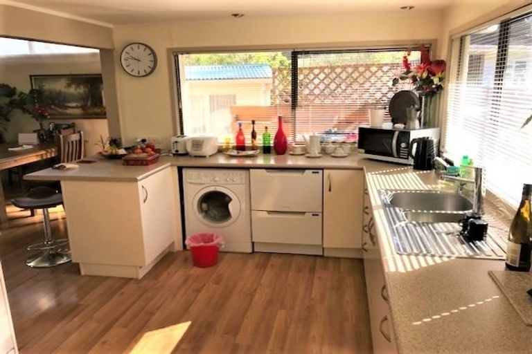 Photo of property in 20a Regency Place, Sunnynook, Auckland, 0632