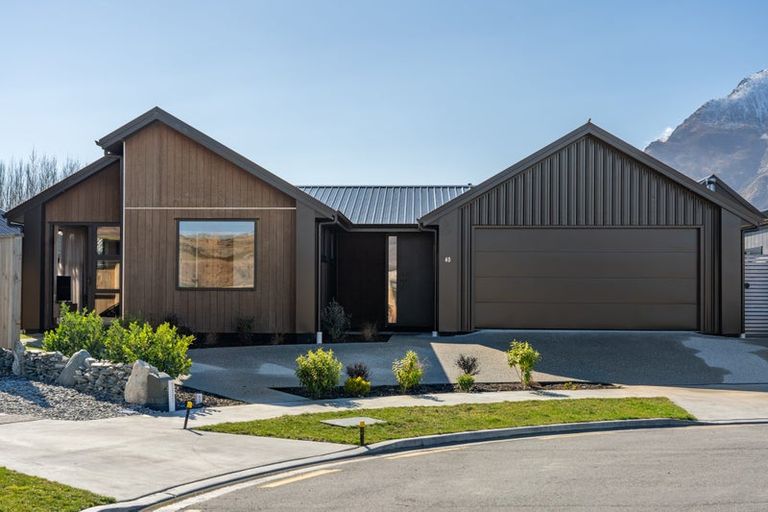 Photo of property in 40 Shelduck Road, Jacks Point, 9371