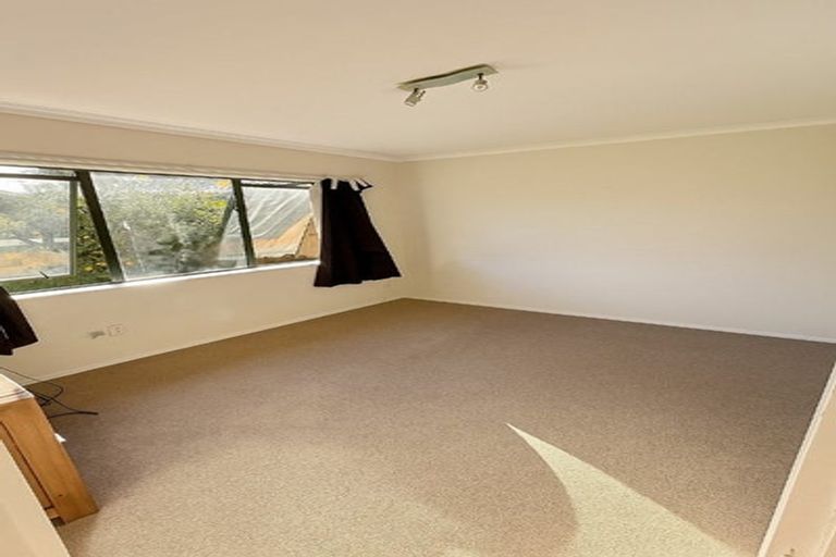 Photo of property in 24 Newbegin Place, Weymouth, Auckland, 2103