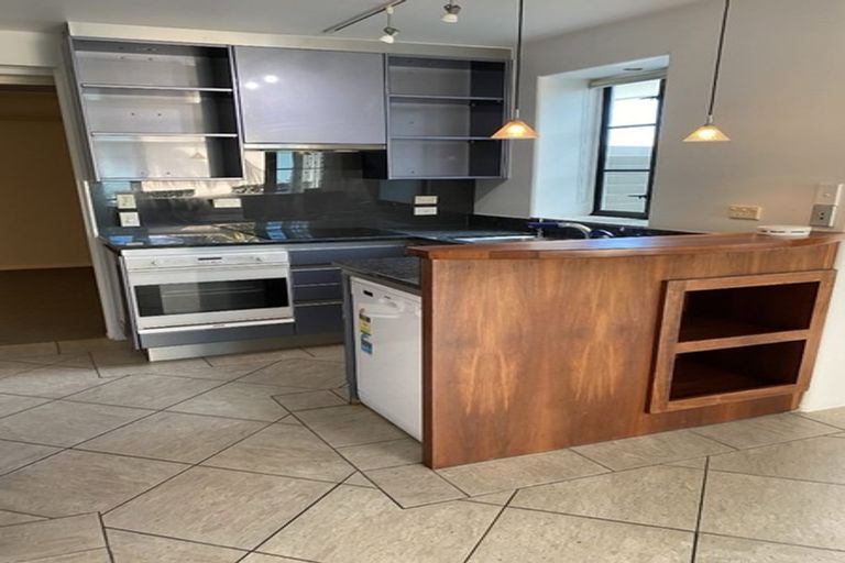 Photo of property in 1/60 Milford Road, Milford, Auckland, 0620