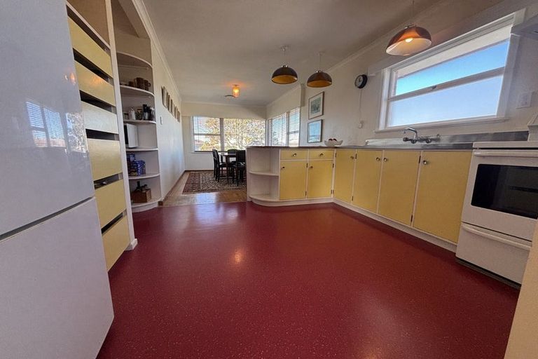 Photo of property in 454 Old Te Atatu Road, Te Atatu Peninsula, Auckland, 0610