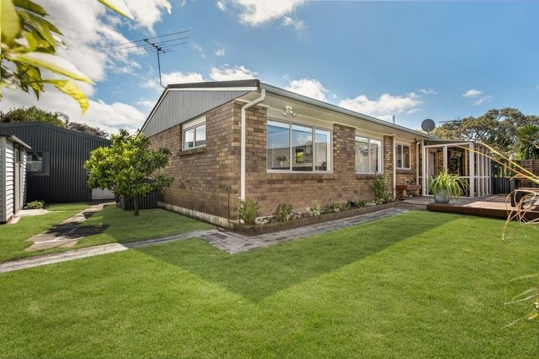 Photo of property in 37 Evanda Crescent, Conifer Grove, Takanini, 2112