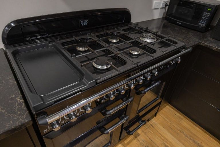 Photo of property in 6 Kentucky Way, Awapuni, Palmerston North, 4412