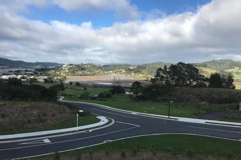 Photo of property in 18 Azimuth Road, Tairua, 3508