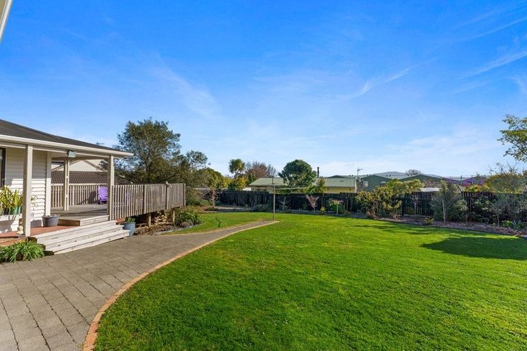 Photo of property in 10 Winara Avenue, Waikanae, 5036