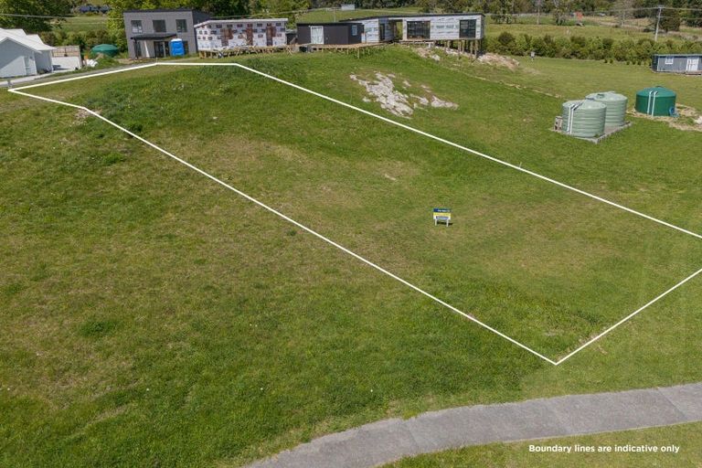 Photo of property in 4 Tinirau Place, Cooks Beach, 3591