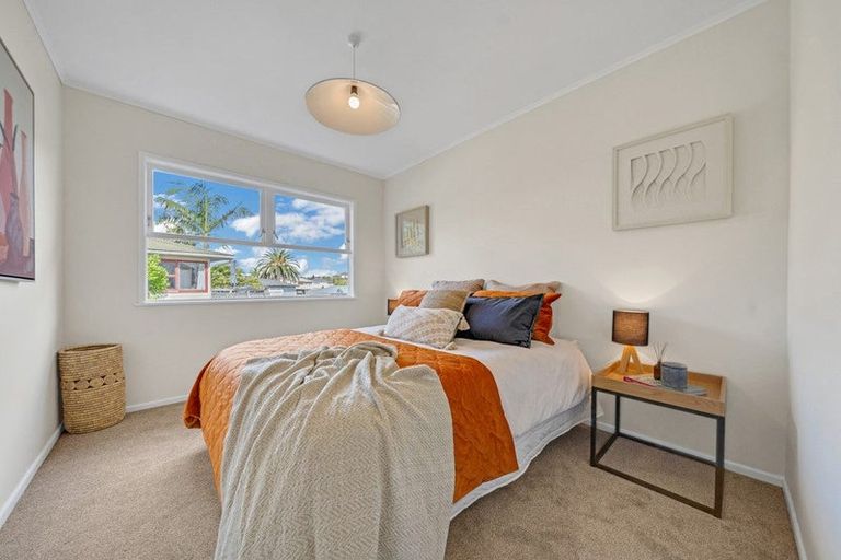 Photo of property in 97 Barrys Road, Glendene, Auckland, 0602