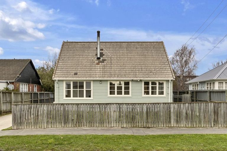 Photo of property in 34 Dunarnan Street, Avonside, Christchurch, 8061