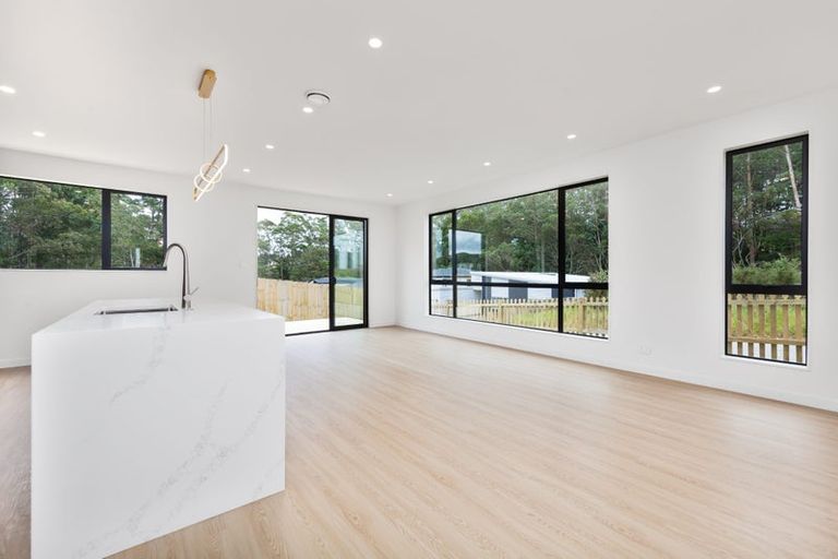 Photo of property in 5 Endurance Rise, Orewa, 0931