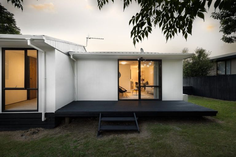 Photo of property in 2/21 Nearco Street, Randwick Park, Auckland, 2105