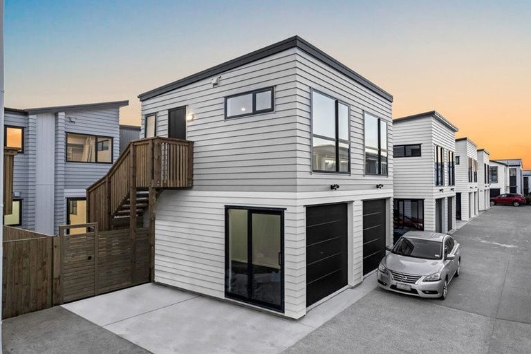Photo of property in 22 Whare Kauri Road, Papakura, 2110