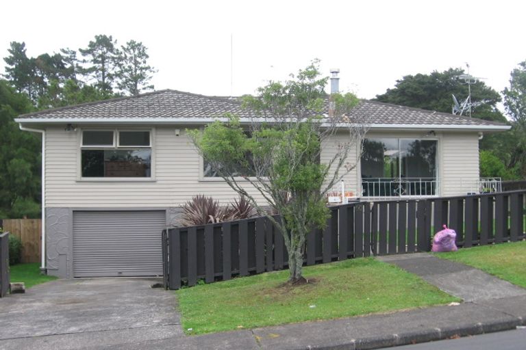 Photo of property in 60 Castleford Street, Green Bay, Auckland, 0604