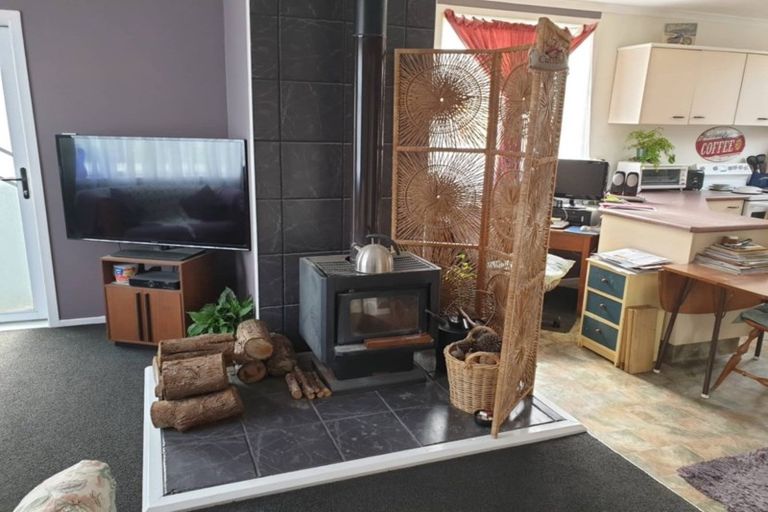 Photo of property in 80 Railway Street, Eltham, 4322