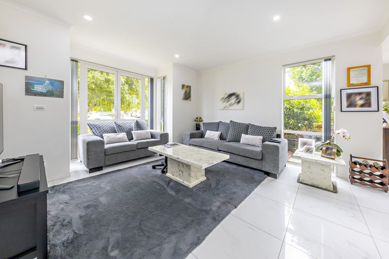 Photo of property in 37 Popokatea Drive, Takanini, 2112