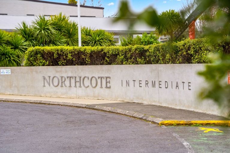 Photo of property in 5/1 Hillcrest Avenue, Hillcrest, Auckland, 0627