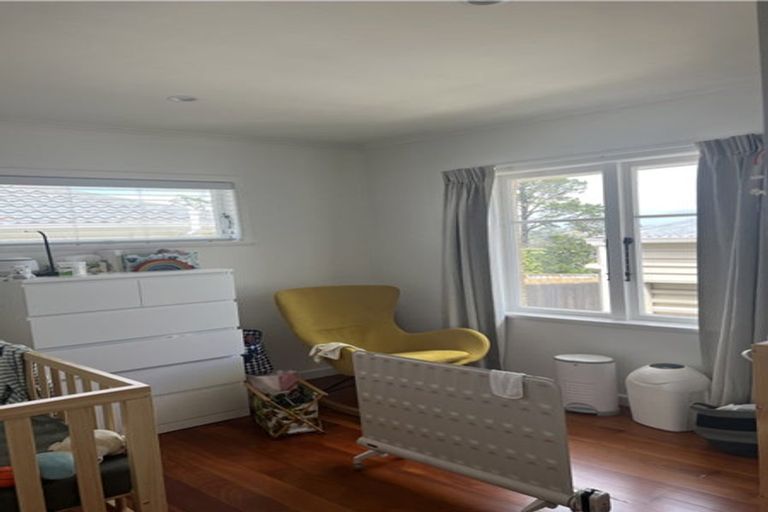 Photo of property in 8 Glenfield Road, Birkenhead, Auckland, 0626