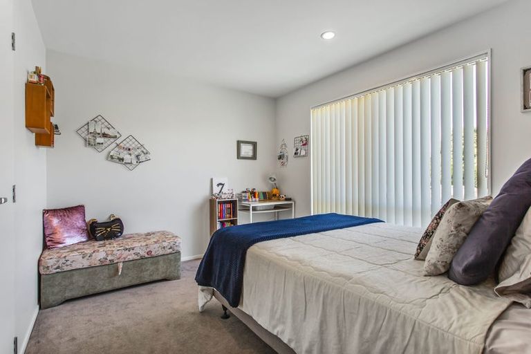 Photo of property in 235d Porchester Road, Takanini, 2112