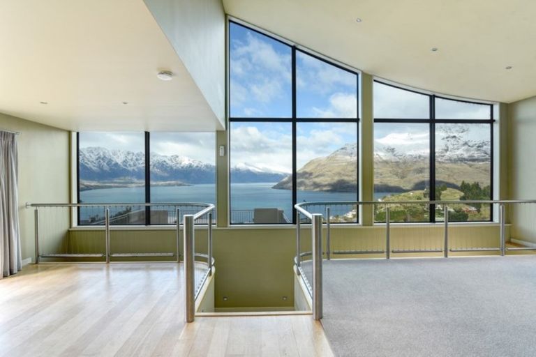 Photo of property in 11 Caples Place, Fernhill, Queenstown, 9300