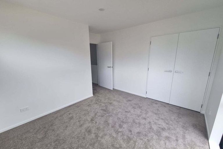 Photo of property in 1/233 Great North Road, Henderson, Auckland, 0612