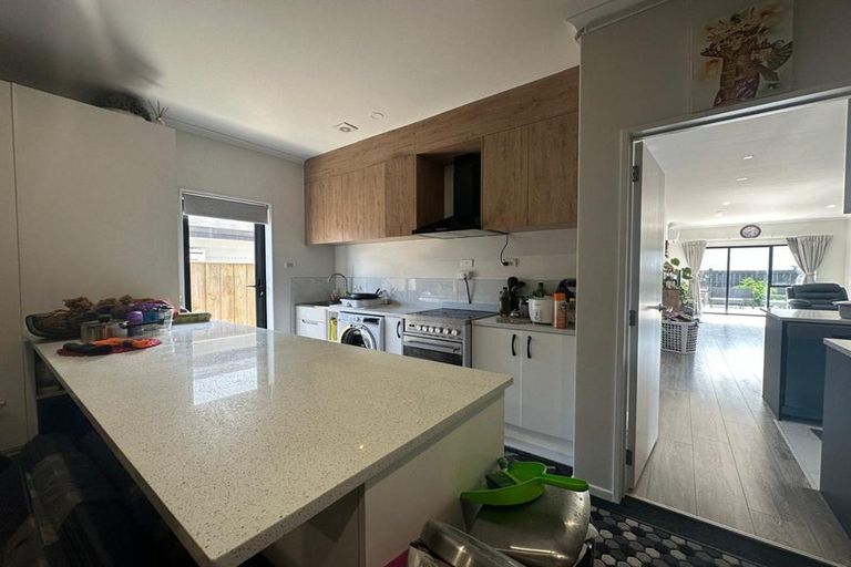 Photo of property in 18 Noia Way, Karaka, Papakura, 2113