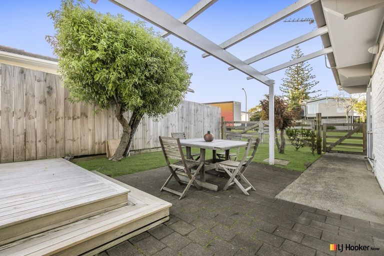 Photo of property in 18 Waterlea Avenue, Mangere Bridge, Auckland, 2022