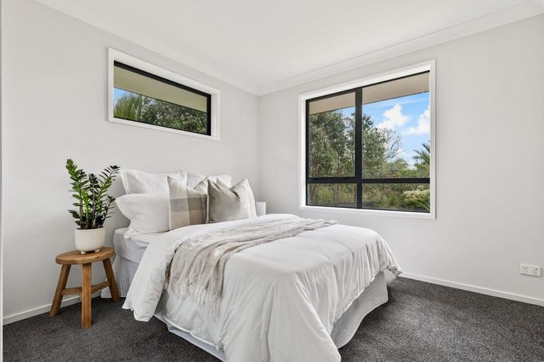 Photo of property in 12 Semillon Avenue, Henderson, Auckland, 0612