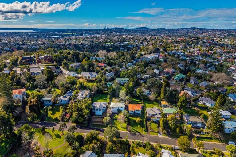Photo of property in 12 Ragley Street, Titirangi, Auckland, 0604