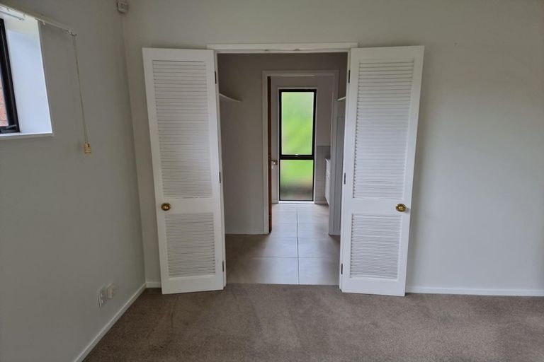 Photo of property in 57 Dalwhinnie Parade, Highland Park, Auckland, 2010