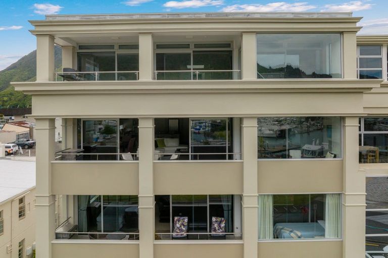 Photo of property in Oxleys Rock Apartments, 401/6 London Quay, Picton, 7220