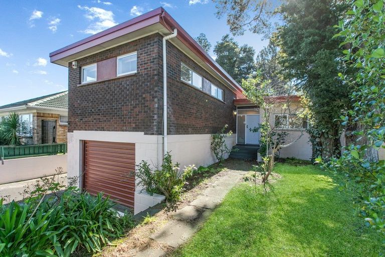 Photo of property in 52 Lawrence Crescent, Hillpark, Auckland, 2102