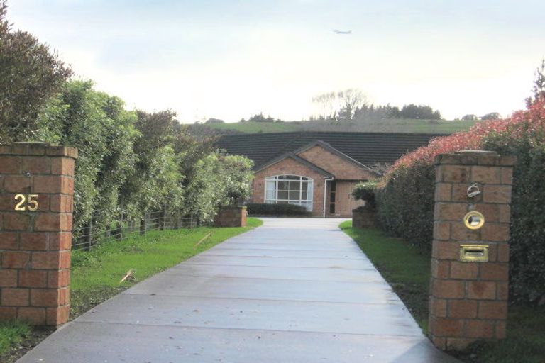 Photo of property in 25 Everlea Place, Alfriston, Auckland, 2105