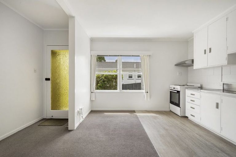 Photo of property in 5 Nea Place, Hillcrest, Auckland, 0627