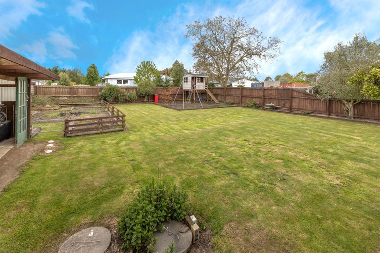 Photo of property in 23 Cross Street, Coalgate, 7673