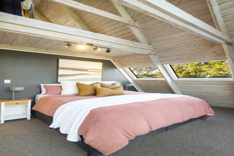 Photo of property in 1/5 Glenbush Place, Birkenhead, Auckland, 0626