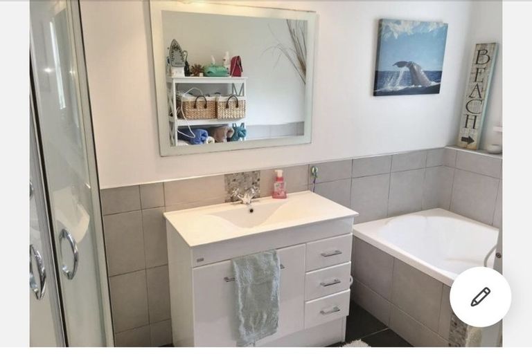 Photo of property in 17 Queen Street, Brighton, Dunedin, 9035