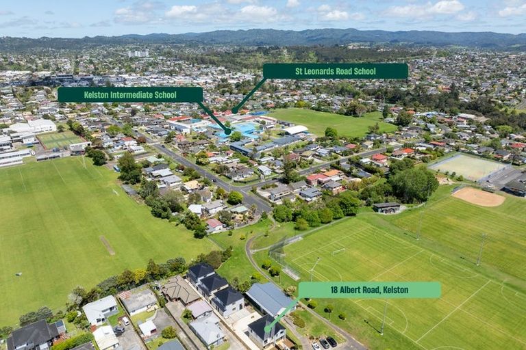 Photo of property in 6/18 Albert Road, Kelston, Auckland, 0602