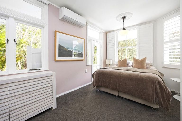 Photo of property in 1-9 Deirdre Place, Titirangi, Auckland, 0604