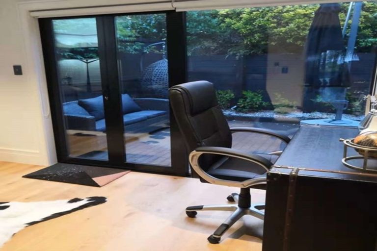 Photo of property in 2/92 Churchill Road, Murrays Bay, Auckland, 0630