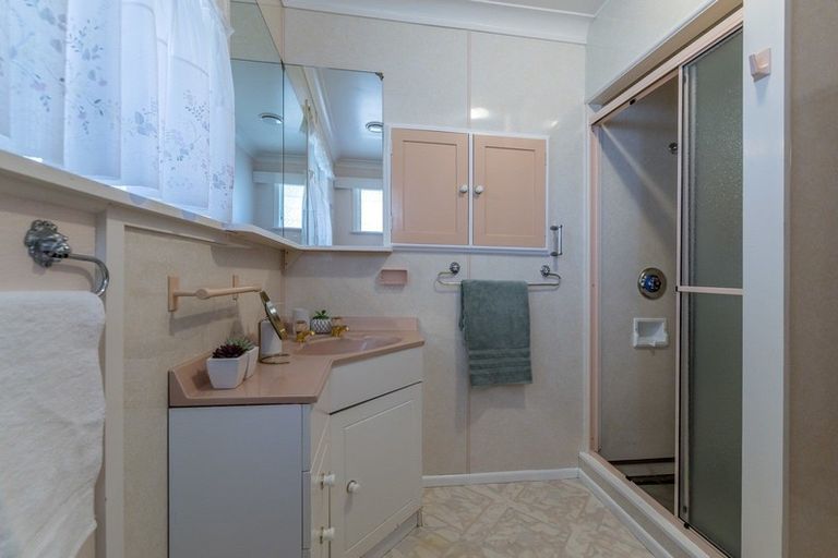 Photo of property in 611 Queen Street East, Levin, 5510