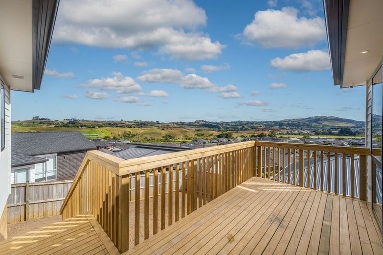 Photo of property in 12 Noble Lane, Pokeno, 2402