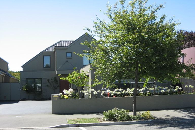 Photo of property in 25 Aikmans Road, Merivale, Christchurch, 8014