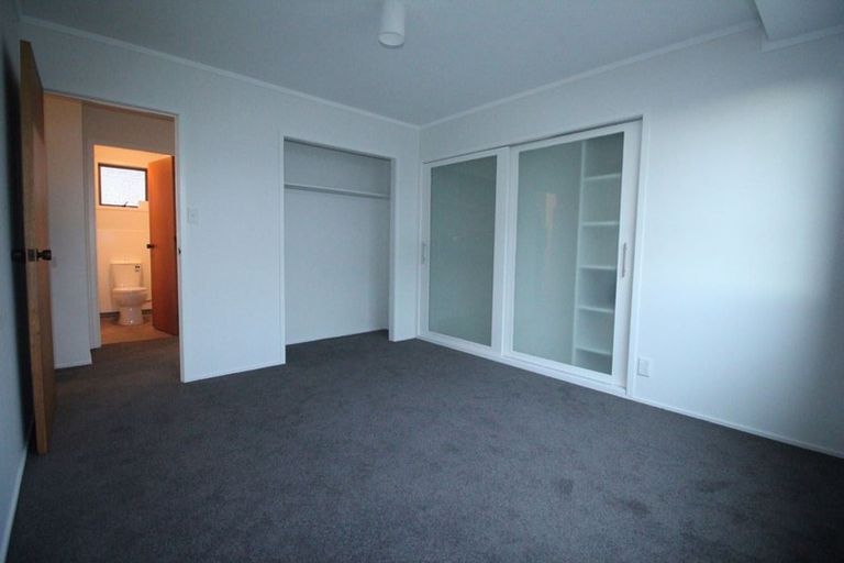 Photo of property in 1/21 Kiteroa Terrace, Rothesay Bay, Auckland, 0630